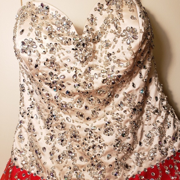 Strapless cream and red sequins gown - Picture 3 of 7